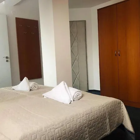 Kamenec בית הארחה